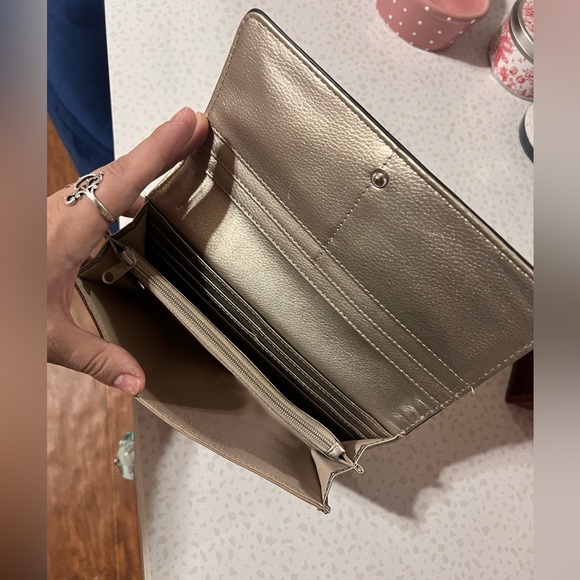 Nine West nude folding wallet - Picture 4 of 4